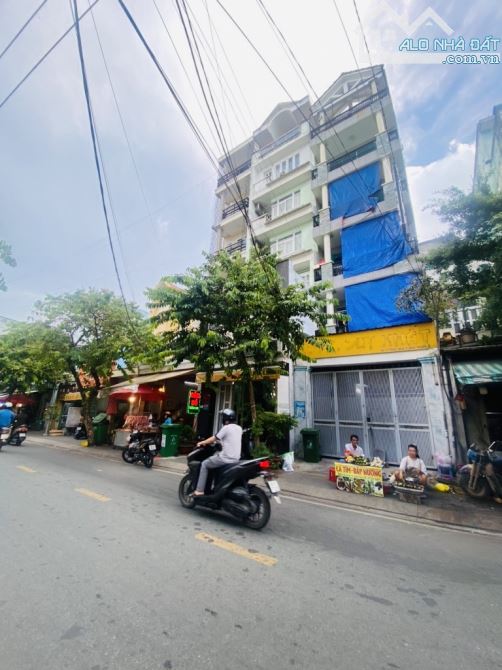 Bán Khách Sạn Mặt Tiền Lý Phục Man, Quận 7 - Dòng Tiền Ổn Định 40 Triệu/Tháng