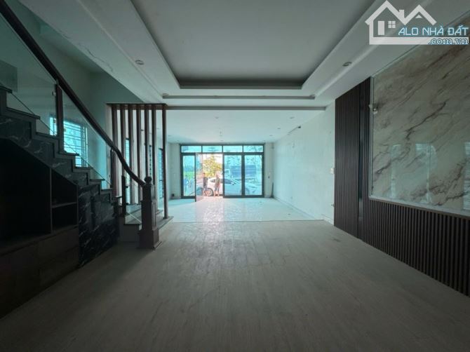 SIÊU PHẨM LÔ GÓC 3 TẦNG MẶT PHỐ TRỤC LIÊN XÃ THUỴ LÂM - ĐÔNG ANH
