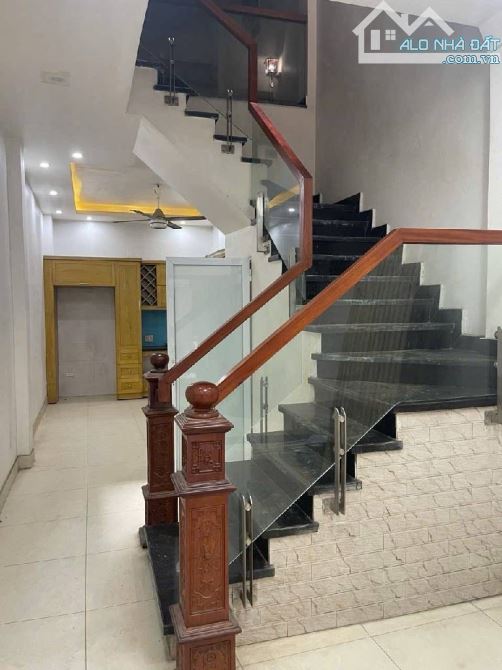 Mễ Trì Hạ - 45m² - Nhà Đẹp - Full Nội Thất - Ngõ Thông - 20M Ô Tô Tránh - Nhỉnh 8 Tỷ (TL)