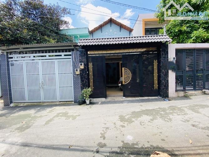 Bán nhà hẻm xe hơi thông gần mặt tiền đường Linh Đông, Thủ Đức. 100m2, 7.99 tỷ.