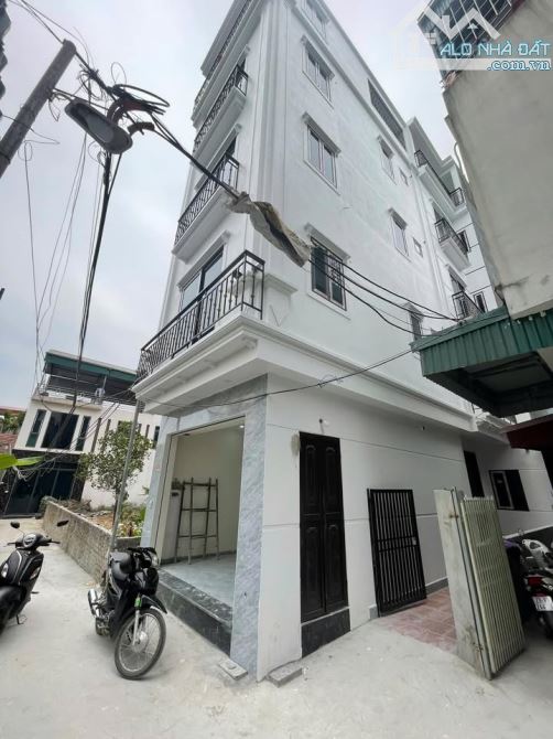 Bán nhà cạnh chợ trung tâm Tân Lập, Đan Phượng. Đơn lập 41m2 xây 5 tầng. Ngõ thông thoáng.
