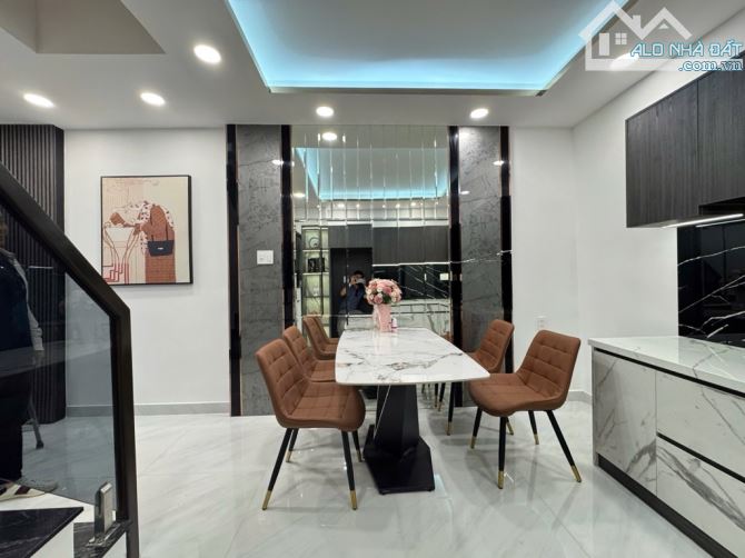 9 Tỷ - Q7 Tân Thuận -Nhà 5 tầng 4x17m -68m2 đất -226m2 sàn, 8 phòng 9wc, 8 M.Lạnh, full NT