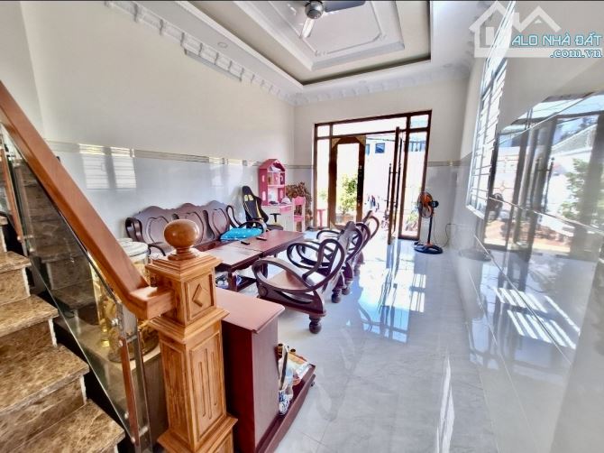 NHÀ 3 TẦNG MẶT TIỀN ĐƯỜNG - NGAY LÃ XUÂN OAI - GẦN VỚI LÊ VĂN VIỆT - 125M2 - 8 TỶ NHỈNH - 10