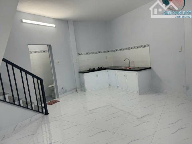 Bán nhà 2 tầng hẻm Trường Sa gần chợ Bình Tân , Nha Trang Giá 2ty4 - 11