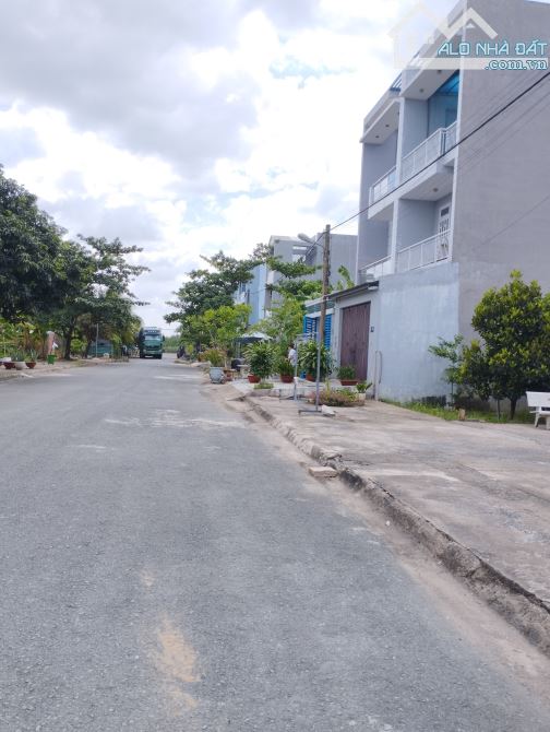 Lô đất Biệt thự KDC Đông dương, đường Bưng Ông Thoàn, Phú Hữu DT 220m2, giá 28.5tr/m2 - 3