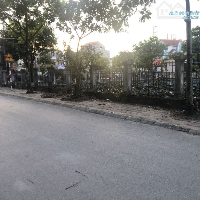 Nhà Kim Hoàng lô góc 39m2 4 tầng dân xây chắc chắn ô tô đỗ gần rẻ nhất khu vực 5 tỷ 35 - 1