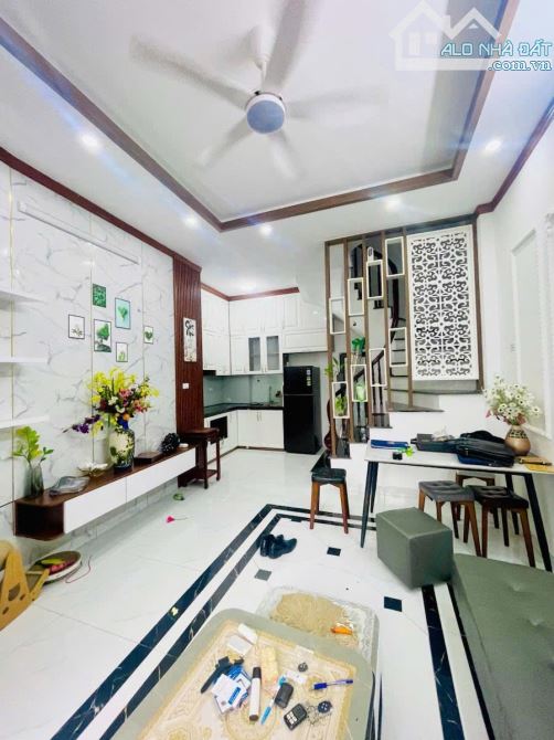 Phân Khúc Hiếm Nhà Bán DT 40m2 x 4 Tầng Phố Vọng Thị  - Lô Góc - 3 Mặt Thoáng - 5M Ra Ô Tô - 1