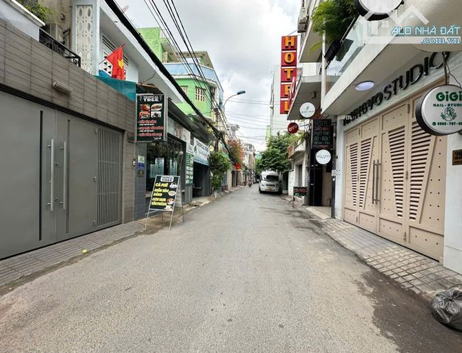 BÁN NHÀ FULL NỘI THẤT GẦN HXH ĐOÀN THỊ ĐIỂM - PN - NGANG KHỦNG 8.6M 4 TẦNG. CHỈ 8.6 TTR - 1