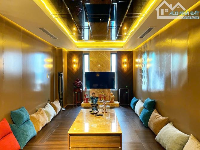 Toà nhà 7 tầng tuyến 2 Bùi Viện gần VINMEC - 110m2 ngang 8.5m - Lô 3 mặt thoáng - 1