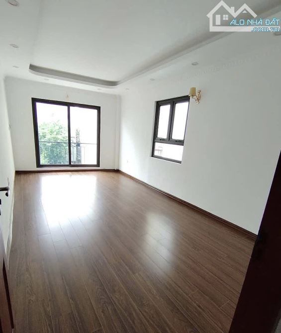 BÁN NHÀ CỰ KHỐI LONG BIÊN,Ô TÔ ĐỖ CỬA DT 39M*5TẦNG GIÁ 5,9 TỶ - 1