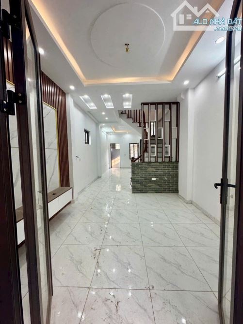 Nhà 3 tầng 45m2, , ô tô đỗ cửa, gần cầu Hưng Đạo, 1km ra ủy ban Đông La, giá 3,65 tỷ - 1