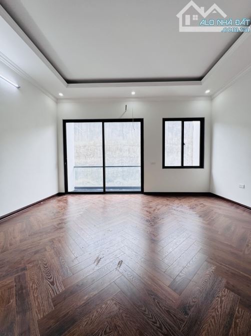 TT VIỆT HƯNG -NHÀ DÂN XÂY THOÁNG,SÁNG -TƯƠNG LAI RẤT GẦN MẶT PHỐ - NHÀ THIẾT KẾ HIỆN ĐẠI - - 1