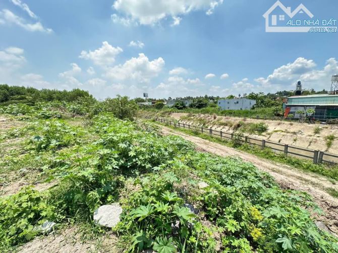 👉B.án lô Đất hai mặt Tiền Đường 3604m² (40.8x99m). Có 200m thổ cư . ●sát bên Dự Án Thung - 1
