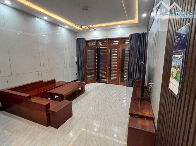 NHÀ ĐẸP HẺM Ô TÔ TRƯƠNG CÔNG ĐỊNH, GẦN TRƯỜNG SONG NGỮ – CHIỀU NGANG 5.1M - 1