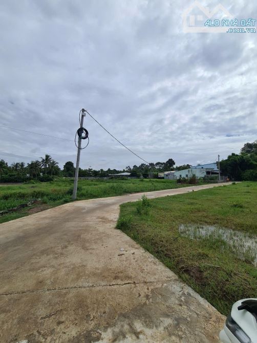 🌾 Cần bán 2150 m2 đất nhánh NGUYỄN THIỆN THÀNH.  👍 Vị trí : thuộc Phường Hoà Thuận, xe ô - 1