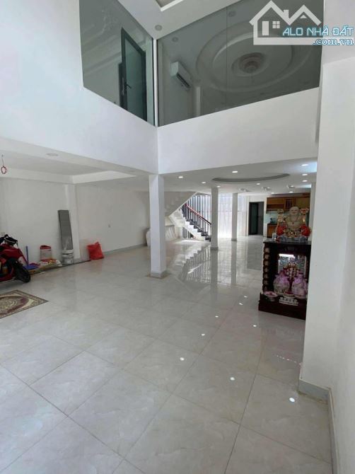 LẠC LONG QUÂN -Q11 - 101M2 - 4 TẦNG - NGANG 7M - HẺM XE HƠI THÔNG - 13 TỶ - 1