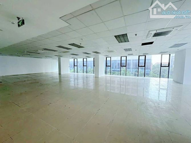 BQL chủ tòa nhà 90 Ngụy Như Kon Tum cho thuê 1000m2 có cắt 300m2, 500m2, 700m2 - 1