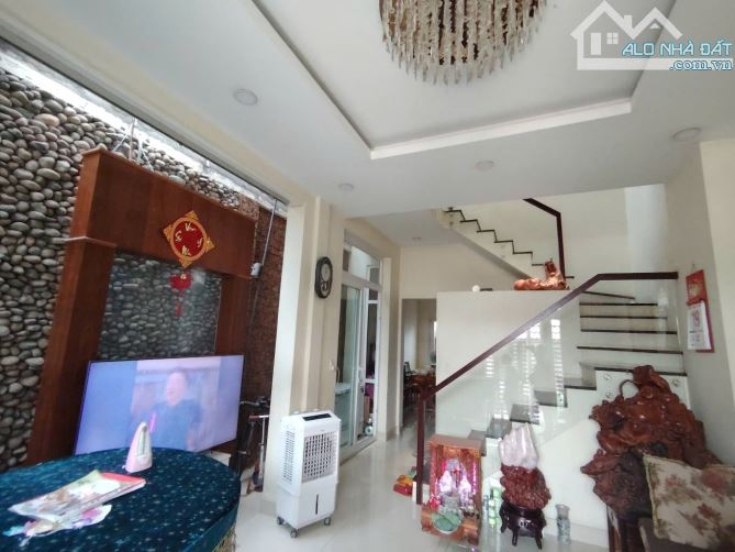 Mặt tiền hẻm xe hơi thông sát đường Lê Văn Lương Phước Kiển, 3 tầng 5x19m chỉ 8.98 tỷ - 1