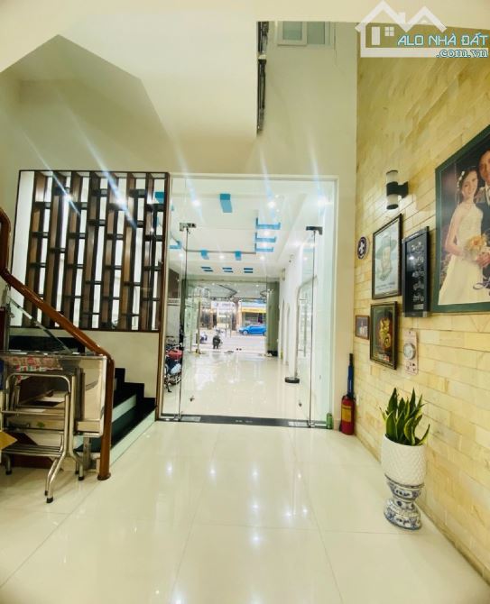 Nhà 4 Tầng – Cực đẹp – Mặt tiền Phan Đăng Lưu – Vị Trí Kinh Doanh – 100m2 – Giá 1x tỷ - 3