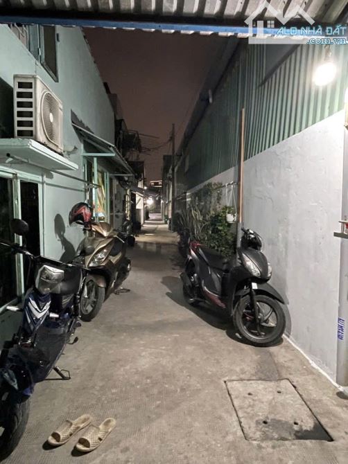 Bán Nhà 2 tầng dt200m²(12m x17m)hai mặt tiền hẻm đường TX23 phường THẠNH XUÂN Q12. Giá 8tỷ - 1
