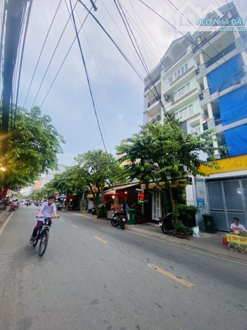 Bán Khách Sạn Mặt Tiền Lý Phục Man, Quận 7 - Dòng Tiền Ổn Định 40 Triệu/Tháng - 1