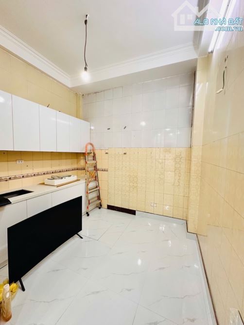 Lạc Long Quân, 35m2 nhỉnh 7 tỷ, dân xây, ngõ thông, gần ô tô , full nội thất, sát hồ Tây - 1
