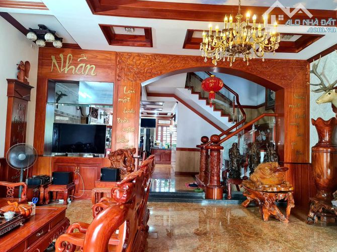 Bán Biệt thự 5 lầu mái Thái MTKD Spa Nguyễn Văn Khối 7m 266m2 có hầm, hồ bơi chỉ 22.5 tỷ - 1