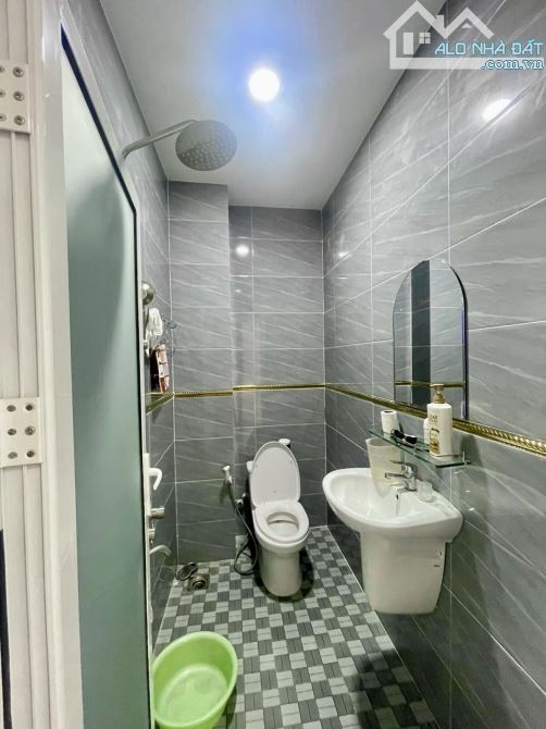 NHÀ 3 TẦNG MẶT TIỀN ĐƯỜNG - NGAY LÃ XUÂN OAI - GẦN VỚI LÊ VĂN VIỆT - 125M2 - 8 TỶ NHỈNH - 12