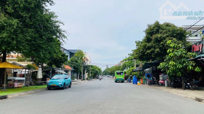 Bán BIỆT THỰ Mặt tiền đường số 10 View Sông SG Hiệp Bình Chánh 490m2 Giá 45.5 Tỷ - 13
