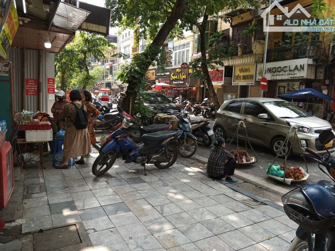 Cần Bán nhà mặt Phố Cầu Gỗ 300m2, mặt tiền 10.5m, giá 189 tỷ - 2