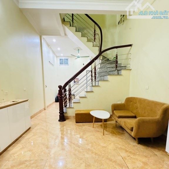 Nhà Kim Hoàng lô góc 39m2 4 tầng dân xây chắc chắn ô tô đỗ gần rẻ nhất khu vực 5 tỷ 35 - 2