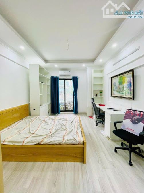 Phân Khúc Hiếm Nhà Bán DT 40m2 x 4 Tầng Phố Vọng Thị  - Lô Góc - 3 Mặt Thoáng - 5M Ra Ô Tô - 2