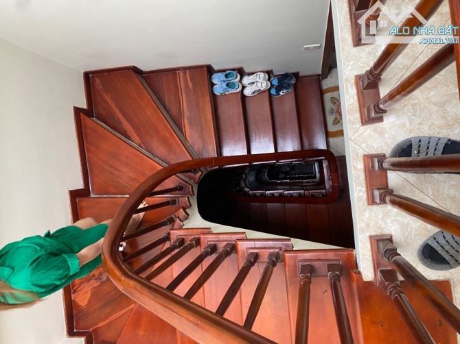 Bán nhà nguyễn chính 32m2 5 tầng còn mới – Gần ô tô tránh - giá 6.5 tỷ - 2
