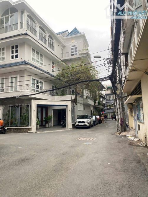 Bán nhà Hẻm Xe Hơi Vip gần mặt tiền Hẻm 345 Trần Hưng Đạo Q1, Giá 9 tỷ - 2