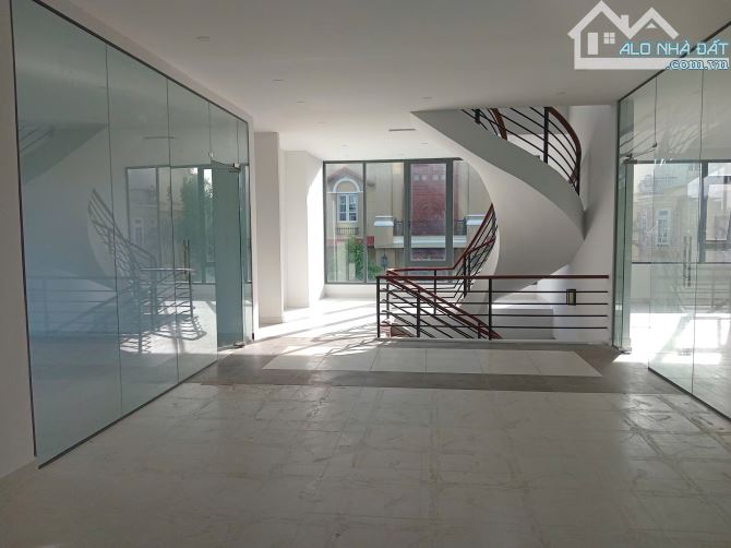 Bán Villa Văn phòng Compound Nguyễn Văn Hưởng Thảo Điền 448m2 - 2