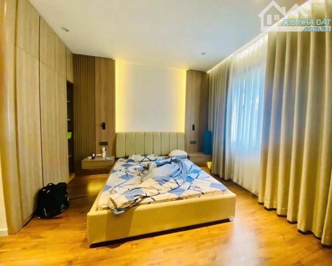 CHỈ 13.5 TỶ TL! NHÀ ĐẸP 3 TẦNG HXH TRẦN ĐÌNH XU, TRUNG TÂM QUẬN 1 – 50M² (5X10M), 4PN - 2