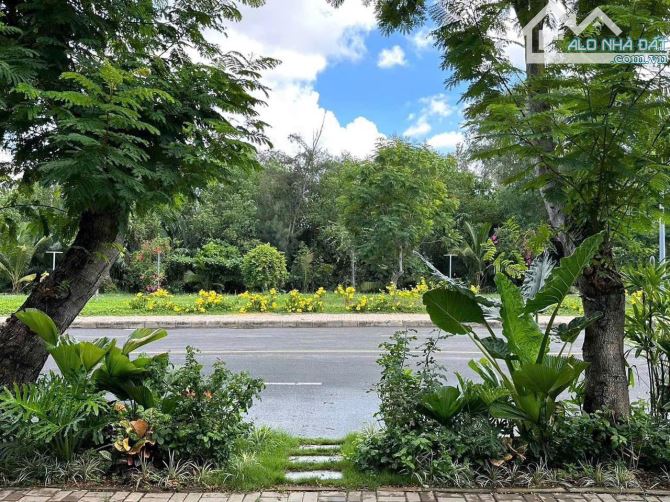 Cần bán Villa ngay Trần Ngọc Diện P. Thảo Điền Q.2 3tầng DT; 30m x43m cn: 1220m2 giá 170tỷ - 2