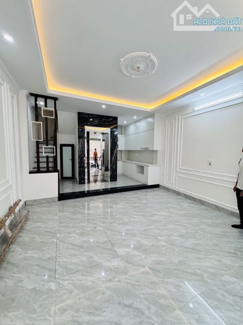TT VIỆT HƯNG -NHÀ DÂN XÂY THOÁNG,SÁNG -TƯƠNG LAI RẤT GẦN MẶT PHỐ - NHÀ THIẾT KẾ HIỆN ĐẠI - - 2