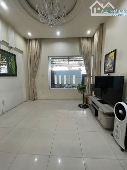 Gấp Bán nhà mặt tiền Kinh Doanh ngay chợ Bình Thành 164m2-4 Tầng thang máy 15 tỷ - 2