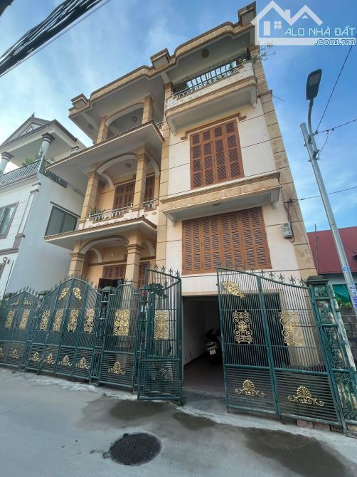 Bán nhà 3 tầng ngõ đường Phạm Hồng Thái, trung tâm Đồng Hới - Sổ hồng chính chủ! 🏠✨ - 2