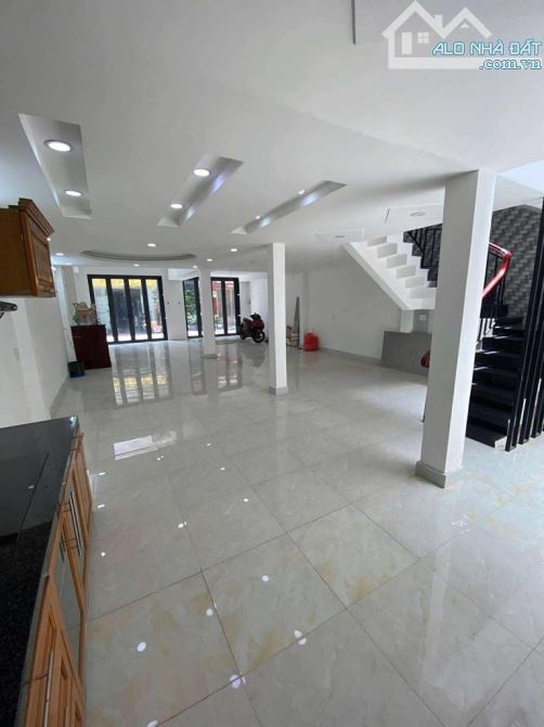 LẠC LONG QUÂN -Q11 - 101M2 - 4 TẦNG - NGANG 7M - HẺM XE HƠI THÔNG - 13 TỶ - 2