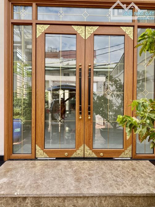 NHÀ 3 TẦNG MẶT TIỀN ĐƯỜNG - NGAY LÃ XUÂN OAI - GẦN VỚI LÊ VĂN VIỆT - 125M2 - 8 TỶ NHỈNH - 2