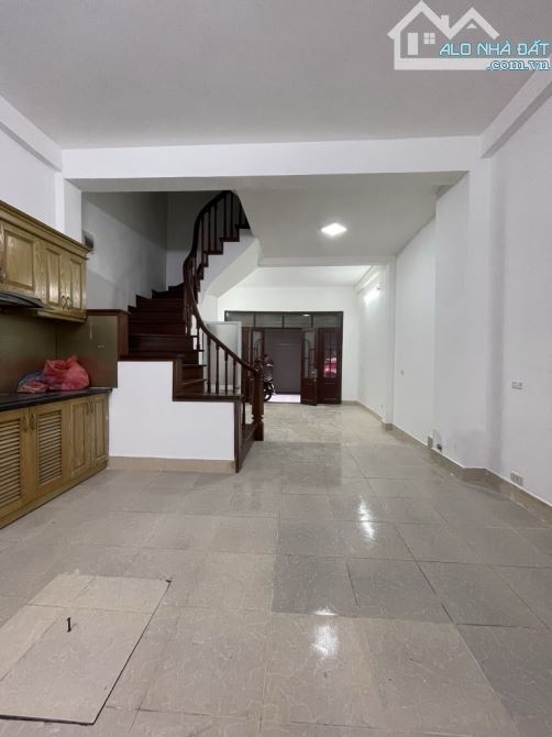 PHÂN LÔ Ô TÔ VÀO NHÀ – VIP NHẤT XUÂN LA – CÁCH HỒ TÂY VÀI BƯỚC CHÂN - 2