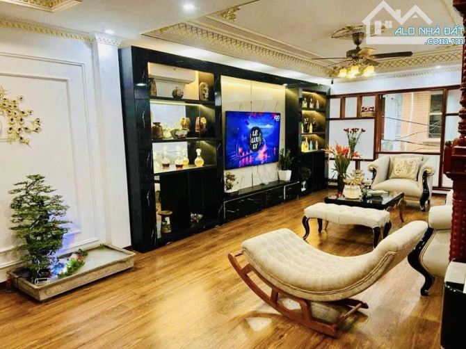 Biệt thự VIP-phố HOÀNG VĂN THÁI- Ô tô tránh- Chỉ 22 tỷ! - 2