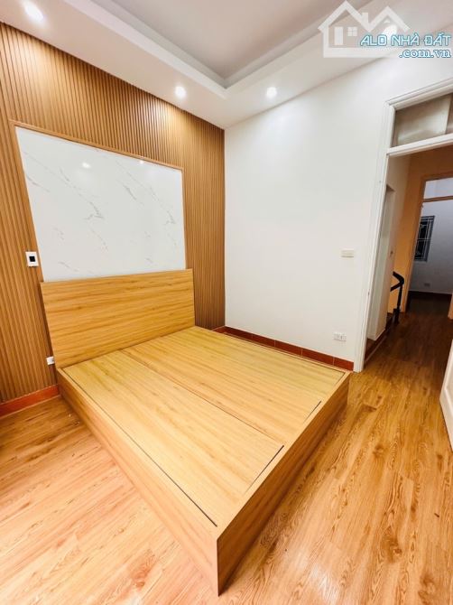 Nhà đẹp Lạc Long Quân phân lô , gần ô tô 35m 5 tầng mặt tiền 3.6m giá 8,7 tỷ - 2