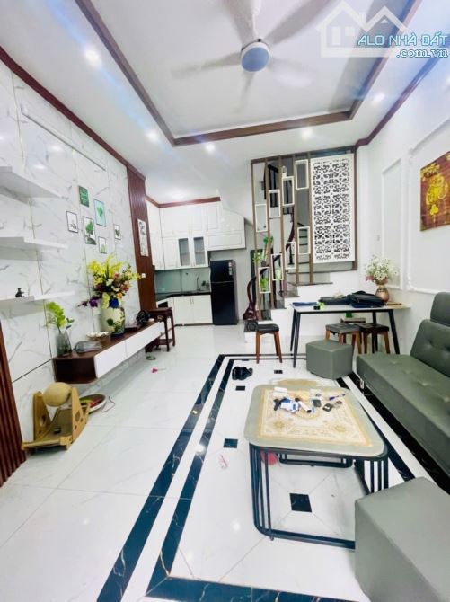 BÁN NHÀ NGÕ NGÁCH RỘNG ,37M², 5 TẦNG, LÔ GÓC 3 MẶT THOÁNG 9,2TỶ - 3