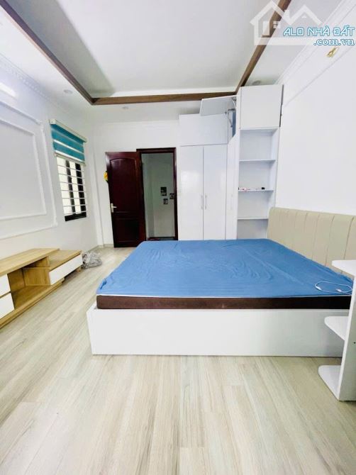 Phân Khúc Hiếm Nhà Bán DT 40m2 x 4 Tầng Phố Vọng Thị  - Lô Góc - 3 Mặt Thoáng - 5M Ra Ô Tô - 3