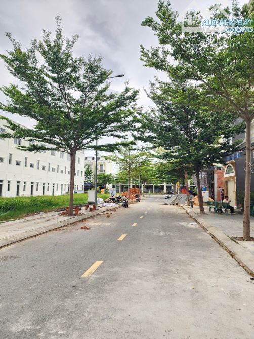 Bán nhà mới 1T2L 4x15m, đường N4 KDC Icon Central p.Tân Đông Hiệp, full nội thất - 3