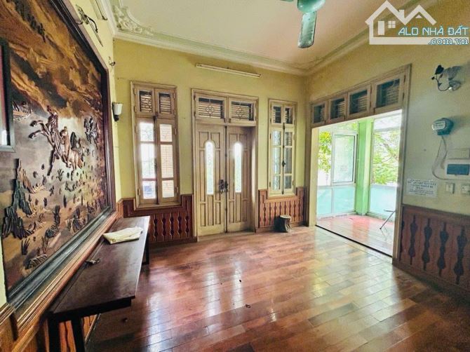 BIỆT THỰ MẶT PHỐ MẠC THÁI TÔNG - CẦU GIẤY - DT 137M2 x 4T-83 TỶ-LÔ GÓC-KD ĐỈNH CAO - 3