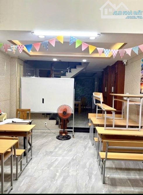 Khu VIP đẹp nhất Dương Quảng Hàm- Đường nhựa 10m- 5 tầng 5PN - Chr 10 tỷ hơn - 3